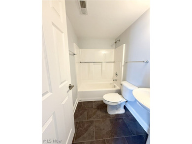 Rare opportunity to own a recently updated 3-bed, 3.5-bath - photo 16