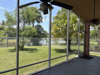 1868 sq.ft CBS Lake Front Home with great Water Views. 3-beds - photo 16