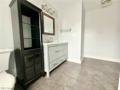 Rare opportunity to own a recently updated 3-bed, 3.5-bath - photo 18
