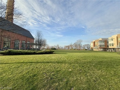Rare opportunity to own a recently updated 3-bed, 3.5-bath - photo 23