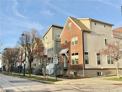 Rare opportunity to own a recently updated 3-bed, 3.5-bath - photo 26