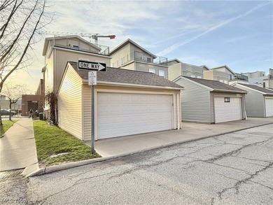 Rare opportunity to own a recently updated 3-bed, 3.5-bath - photo 27