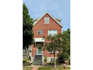 Rare opportunity to own a recently updated 3-bed, 3.5-bath - photo 32