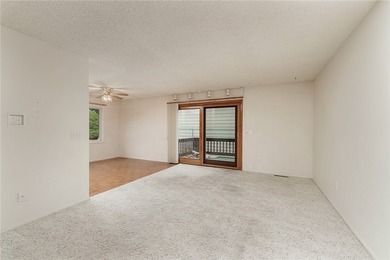 Rare Westend duplex in a quiet residential neighborhood now - photo 3