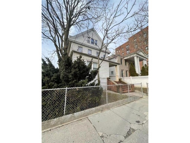 Corner 3700 Sqft detached building located in heart of - photo 3