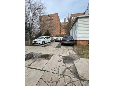 Corner 3700 Sqft detached building located in heart of - photo 4