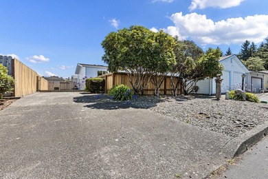 This well-maintained 3 bedroom, 2 bathroom home offers 1,296 - photo 4
