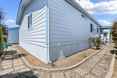 This well-maintained 3 bedroom, 2 bathroom home offers 1,296 - photo 6