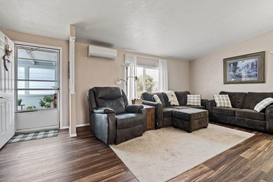 This well-maintained 3 bedroom, 2 bathroom home offers 1,296 - photo 9