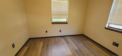 Welcome to Bridgeport Beach at Lake Eufaula-where modern updates - photo 18