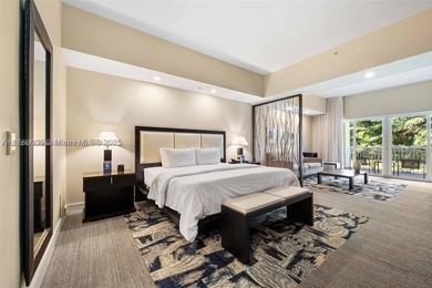 Fully renovated and fully furnished HUGE Studio 705sqft+balcony - photo 12
