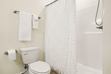 Welcome to this beautifully maintained second-floor - photo 14