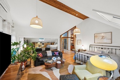 Southampton Retreat with Two Story Annex Nestled within nearly - photo 18