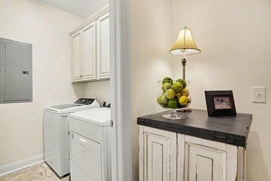 Welcome to this beautifully maintained second-floor - photo 20