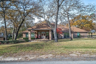Absolutely stunning, fully updated home in the exclusive - photo 2