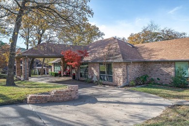 Absolutely stunning, fully updated home in the exclusive - photo 4