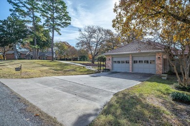 Absolutely stunning, fully updated home in the exclusive - photo 6