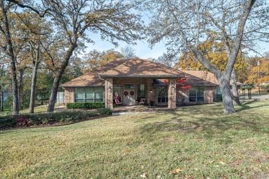 Absolutely stunning, fully updated home in the exclusive - photo 8