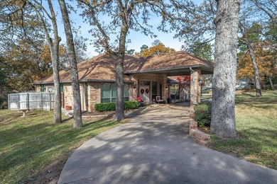 Absolutely stunning, fully updated home in the exclusive - photo 10