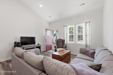 Adorable three bedroom, two bathroom single family home with - photo 9