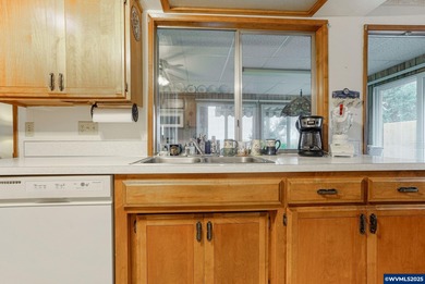 Enjoy mountain views from this well maintained 2bed/2 bath