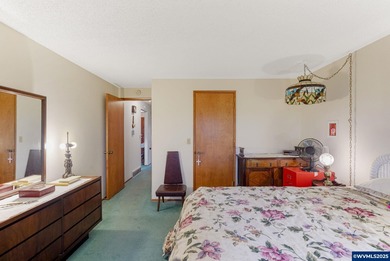 Enjoy mountain views from this well maintained 2bed/2 bath