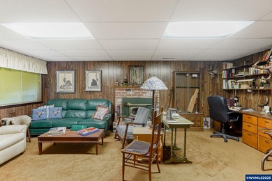 Enjoy mountain views from this well maintained 2bed/2 bath