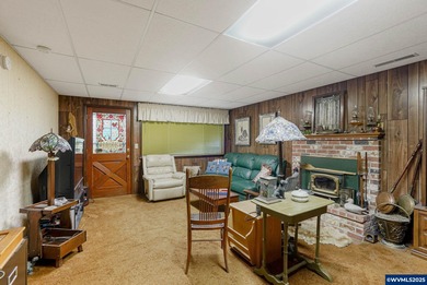 Enjoy mountain views from this well maintained 2bed/2 bath