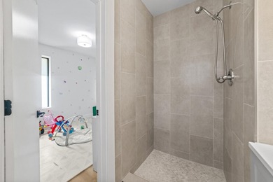 County Squire Estates Custom Gem, Fully Renovated and Move-In - photo 34