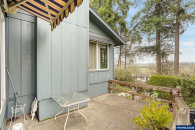 Enjoy mountain views from this well maintained 2bed/2 bath