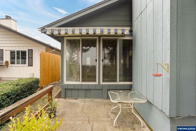 Enjoy mountain views from this well maintained 2bed/2 bath