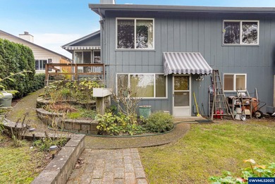 Enjoy mountain views from this well maintained 2bed/2 bath