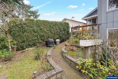 Enjoy mountain views from this well maintained 2bed/2 bath