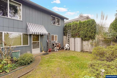 Enjoy mountain views from this well maintained 2bed/2 bath