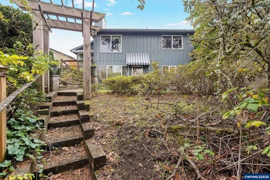 Enjoy mountain views from this well maintained 2bed/2 bath