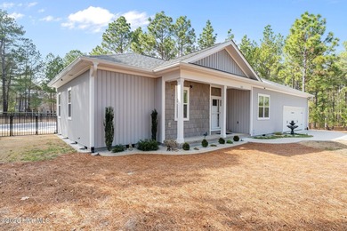 Seven Lakes Home For Sale in West End North Carolina