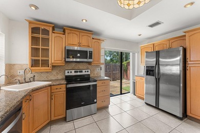 Welcome to this charming 3-bedroom, 2-bathroom villa located in - photo 13