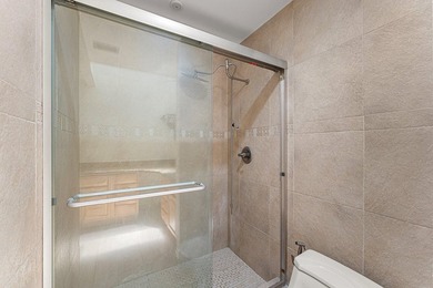 Welcome to this charming 3-bedroom, 2-bathroom villa located in - photo 19