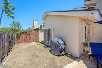Welcome to this charming 3-bedroom, 2-bathroom villa located in - photo 26