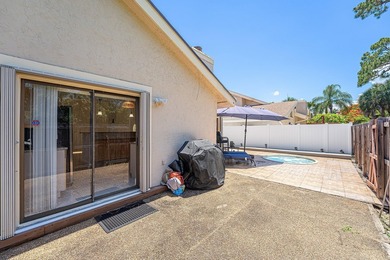 Welcome to this charming 3-bedroom, 2-bathroom villa located in - photo 28