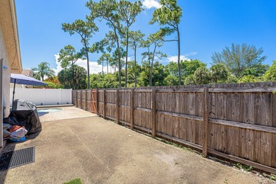 Welcome to this charming 3-bedroom, 2-bathroom villa located in - photo 29