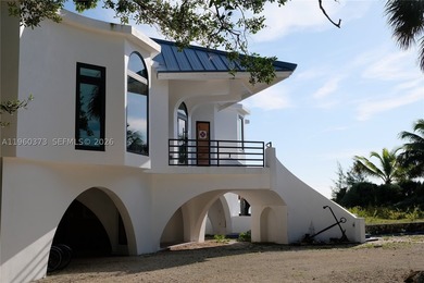 Welcome to The Barnacle Bed and Breakfast, a rare oceanfront - photo 4