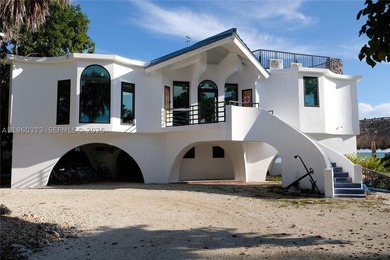 Welcome to The Barnacle Bed and Breakfast, a rare oceanfront - photo 5