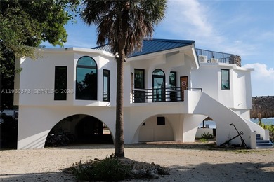 Welcome to The Barnacle Bed and Breakfast, a rare oceanfront - photo 6