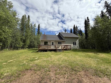 Welcome home to this inviting 3-bedroom, 2-bath residence - photo 2