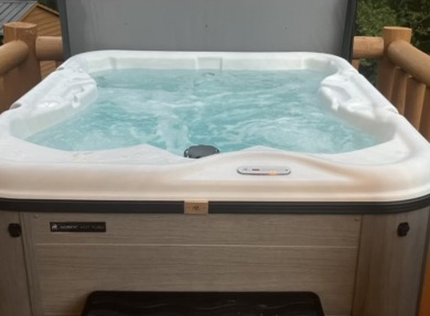 Hemlock Log Cabin 
Garage game room ,Jacuzzi - photo 26