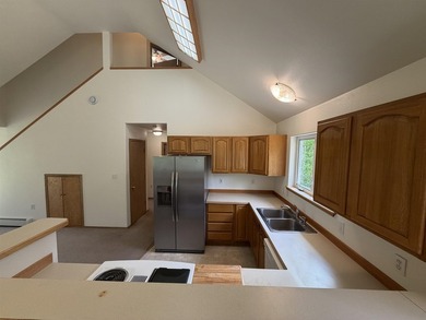 Welcome home to this inviting 3-bedroom, 2-bath residence - photo 5