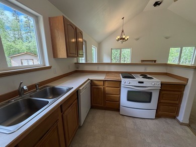Welcome home to this inviting 3-bedroom, 2-bath residence - photo 6
