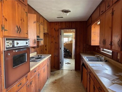 Looking for a large brick home? This one needs lots of TLC but - photo 5