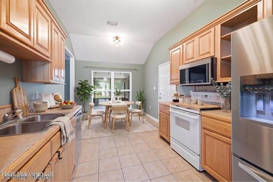 Welcome home to this well maintained 3-bedroom, 2-bathroom home - photo 14